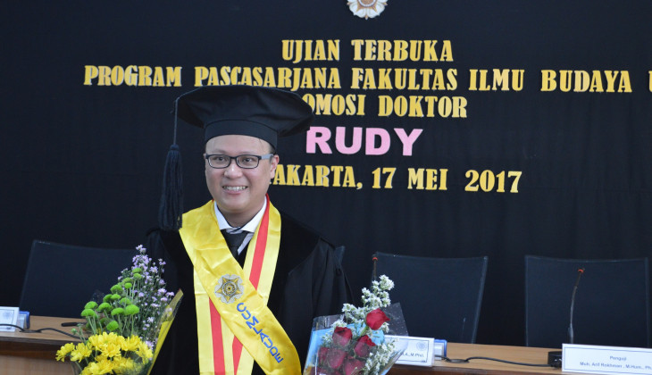 Raih Doktor Usai Kaji Televisi Seri Berkarakter Gay