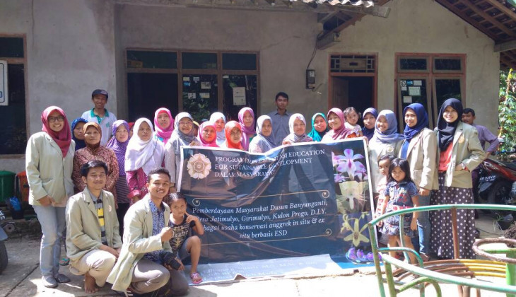Dosen dan Mahasiswa UGM Dampingi Warga Mengembangkan Potensi Tanaman Anggrek