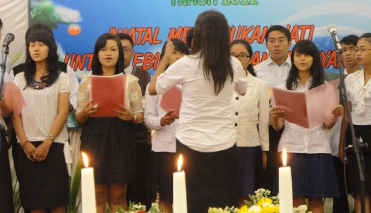 Perayaan Natal KAKRISGAMA: Peduli dan Melayani
