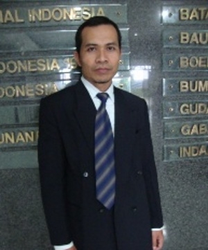 Raih Doktor Usai Meneliti Perilaku Pengikutan dan Efisiensi Pasar Saham