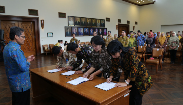 Rektor UGM Lantik 71 Pejabat Struktural