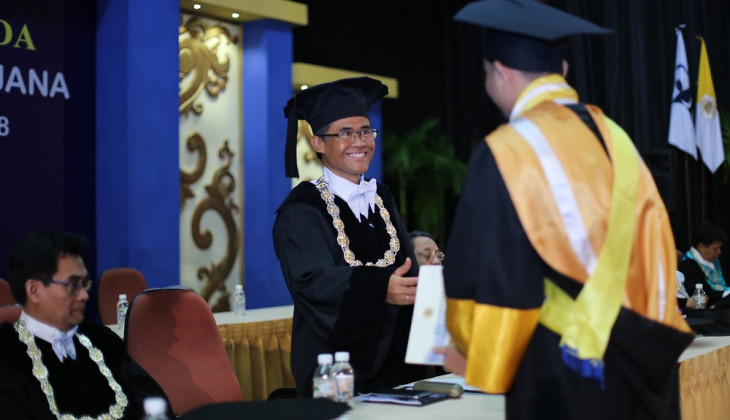 UGM Rector Inaugurates 915 New Graduates