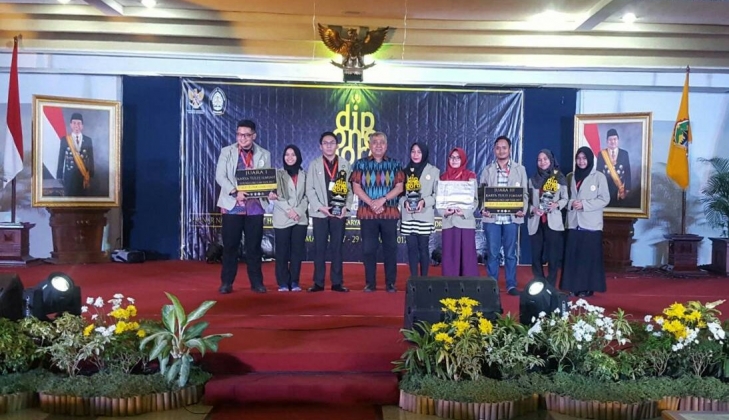 Tim Mahasiswa UGM Juara Umum LKTI DLF 2017