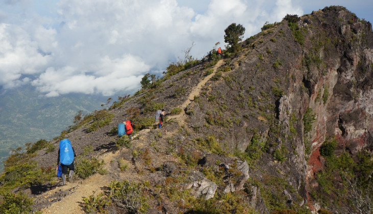 Tim Mapagama Taklukan Gunung Inerie Flores