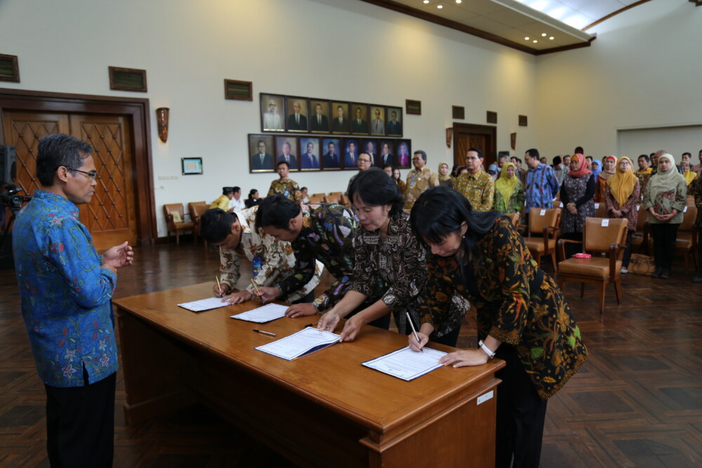 Rektor UGM Lantik 71 Pejabat Struktural - Universitas Gadjah Mada