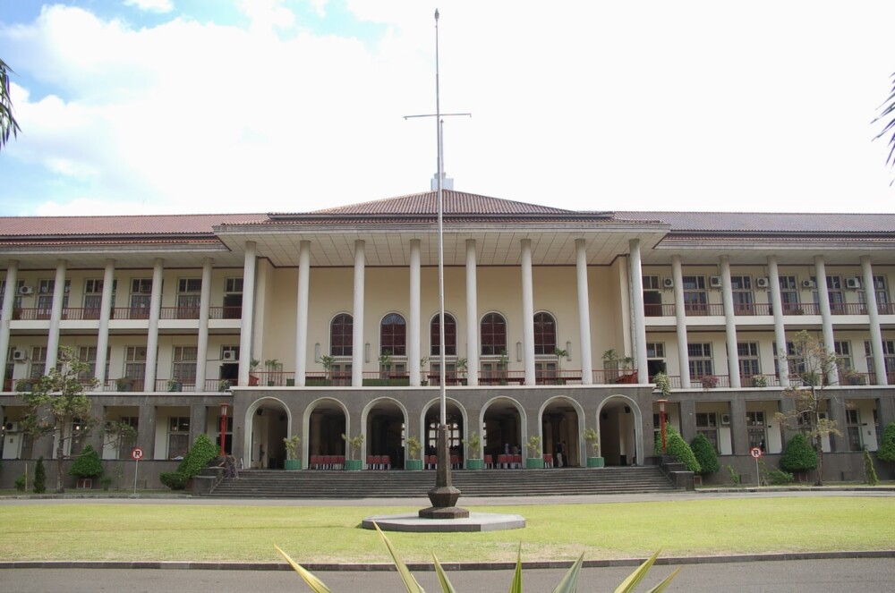 Mahasiswa UGM Raih Best Speaker Kompetisi Debat Nasional - Universitas ...