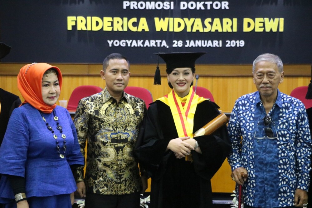 Dirut Ksei Meraih Gelar Doktor Di Ugm Universitas Gadjah Mada