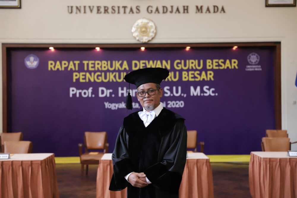 Prof Harsojo Dikukuhkan Sebagai Guru Besar FMIPA UGM - Universitas ...