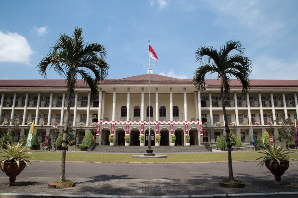 UGM Terjunkan Mahasiswa KKN PPM Bantu Siswa Kesulitan Belajar Secara ...