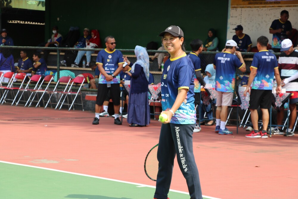 Yayuk Basuki Meriahkan Pertandingan Tenis Kagama Cup XV - Universitas ...