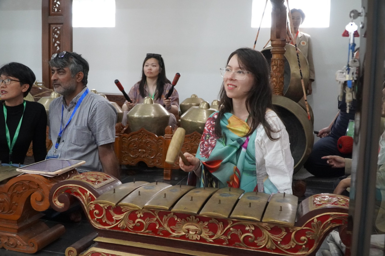 Global Academics Learn Javanese Gamelan at UGM Faculty of Philosophy ...