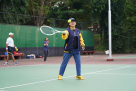 ova emilia playing tennis
