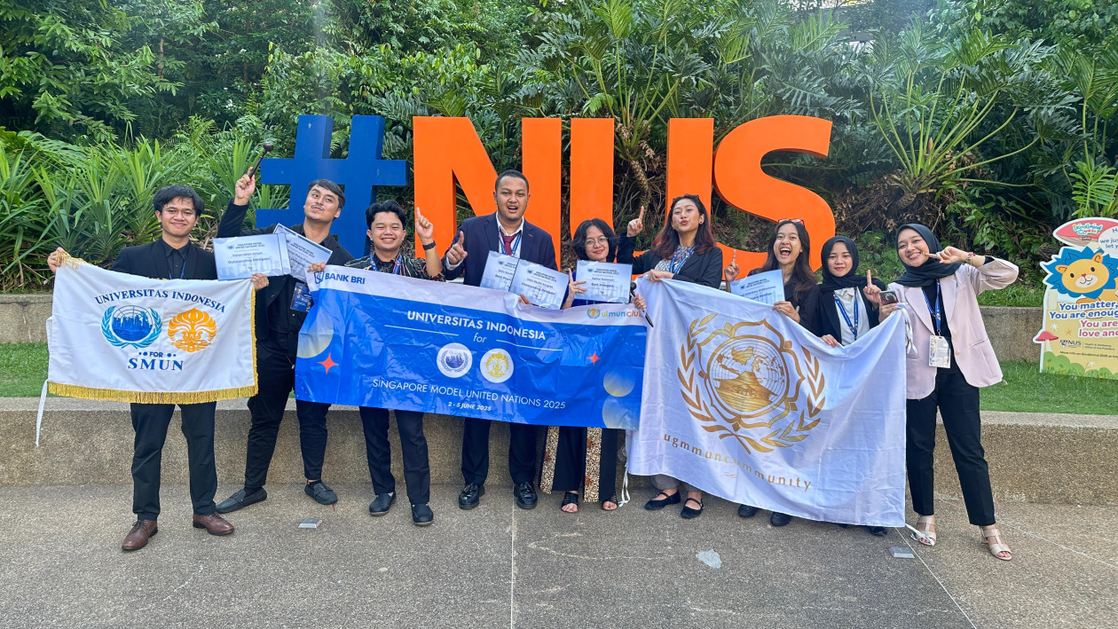 Four UGM International Relations students from the UGM MUN Community secure top honors at SMUN 2025, showcasing diplomacy and negotiation skills on the global stage.