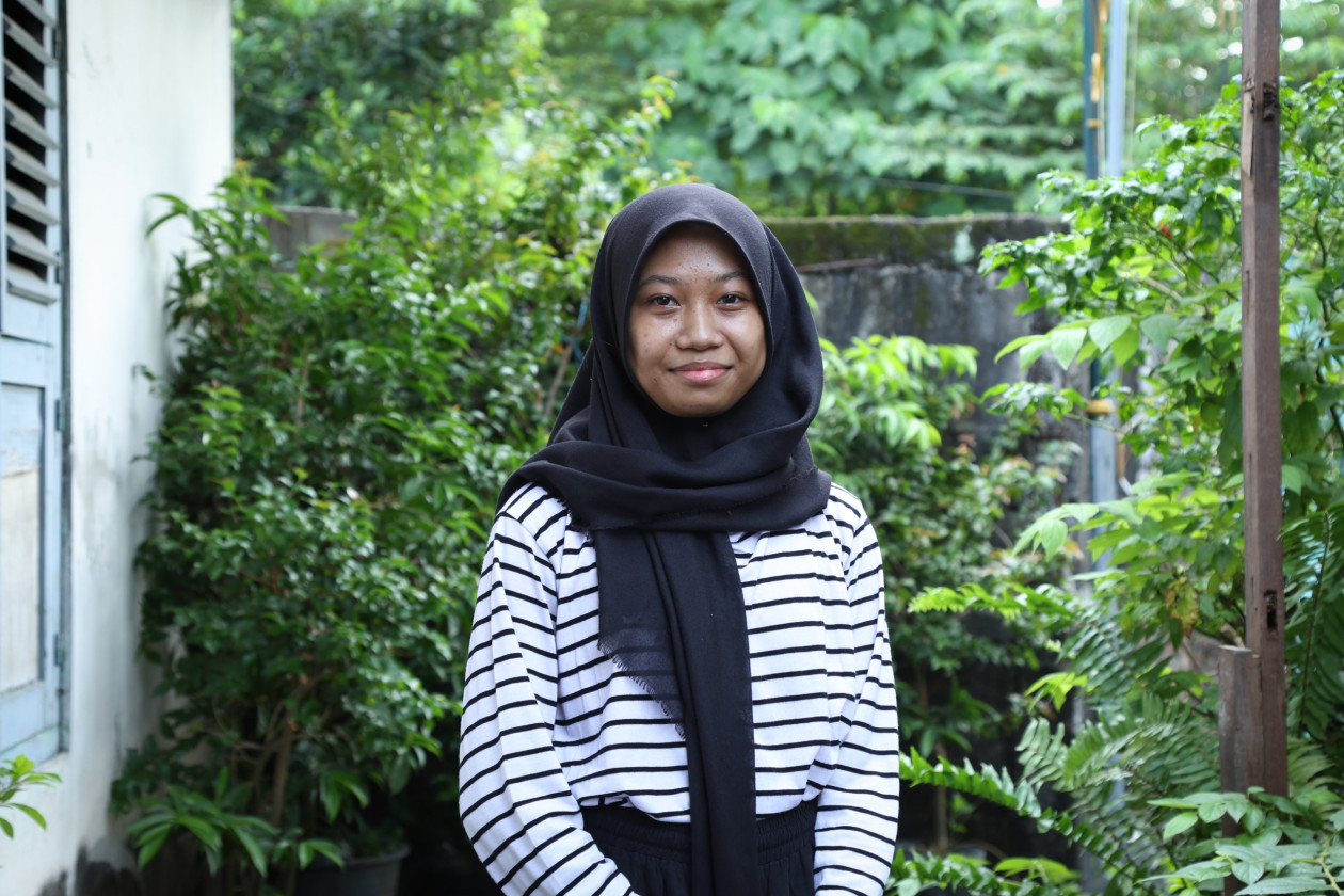 Artita Lindu Rilawati, a cireng seller's daughter, gains tuition-free admission to UGM via SNBP, embodying independence and dedication despite humble beginnings.