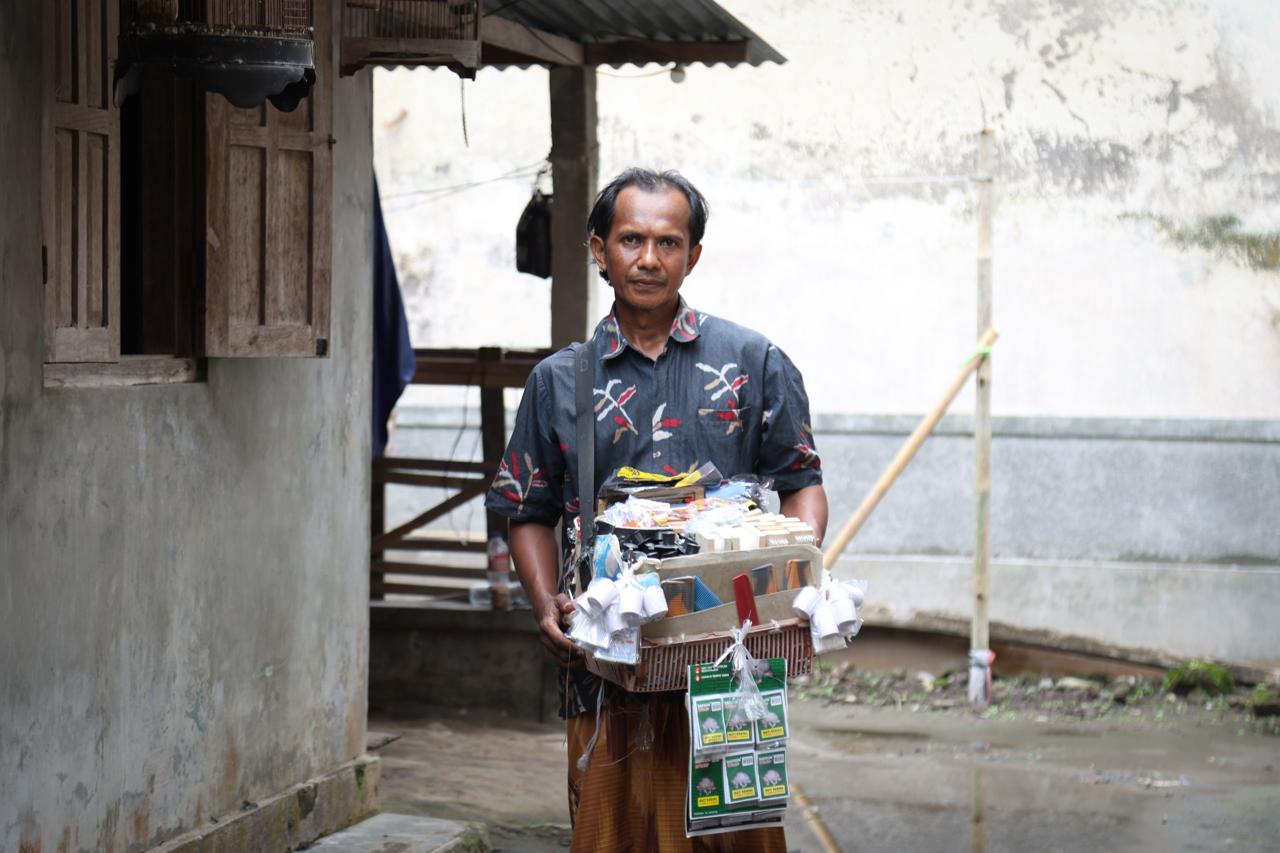 Putri Khasanah, daughter of a street vendor, was admitted to UGM with a full tuition waiver. Her inspiring story proves that perseverance pays off.