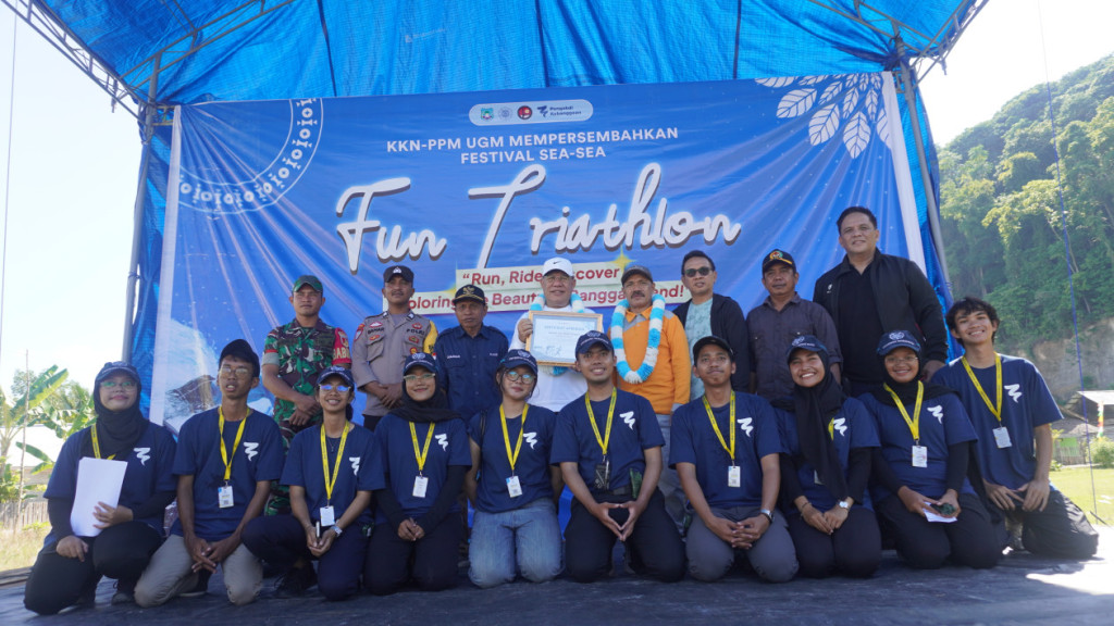 UGM students in Banggai held Triathlon