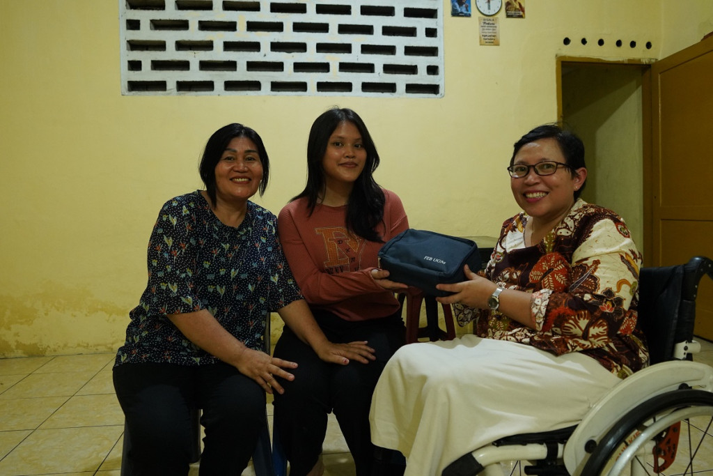 FEB UGM student receives tuition subsidy