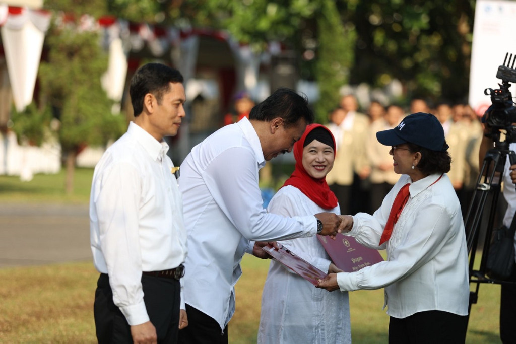 Satyalancana Karya Satya award