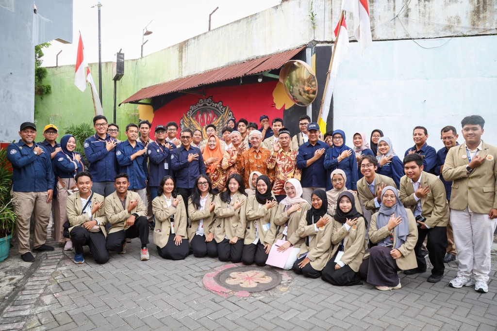 UGM students doing action plan