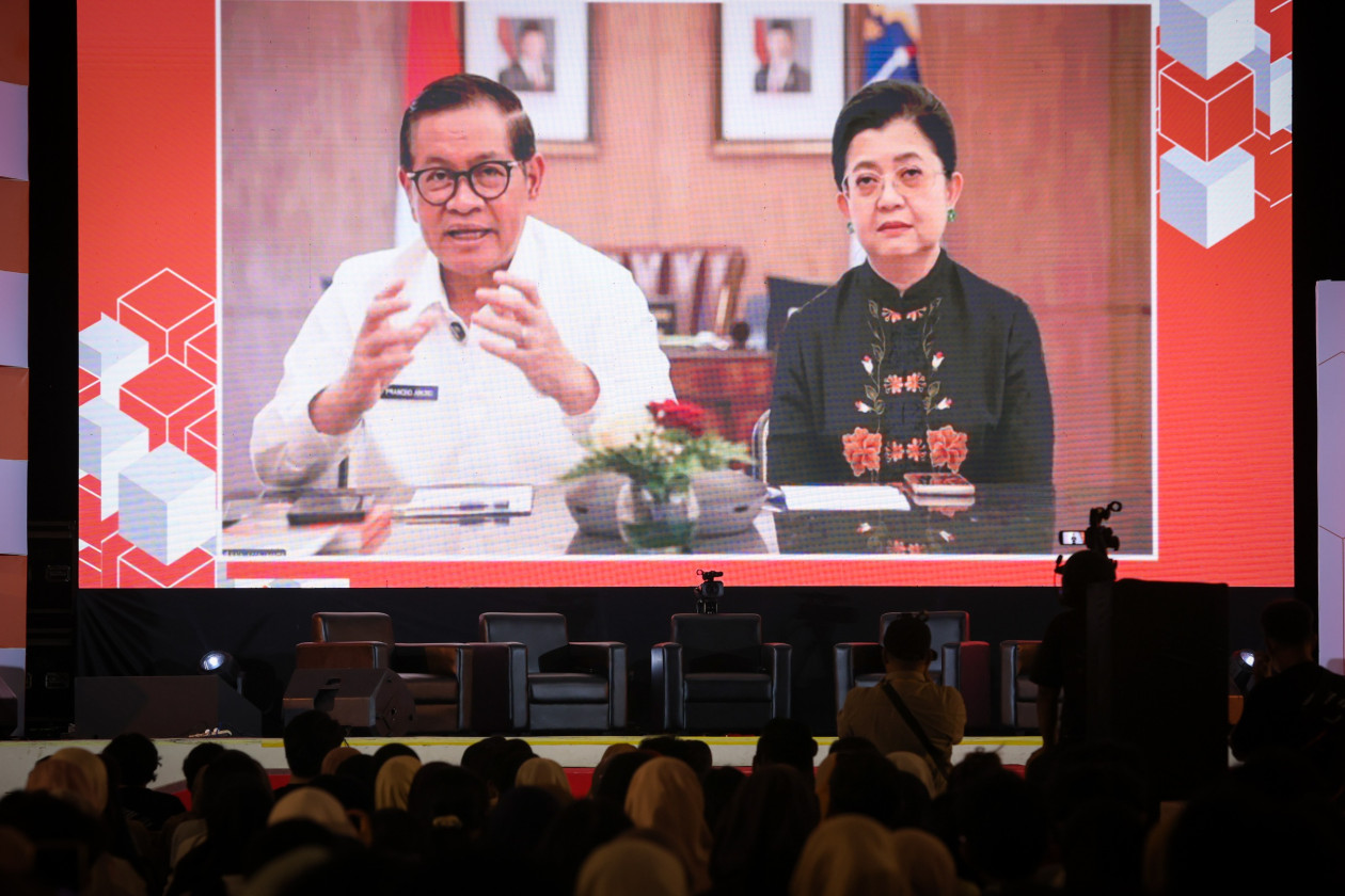 Pramono Anung Meluncurkan Buku Biografi di UGM