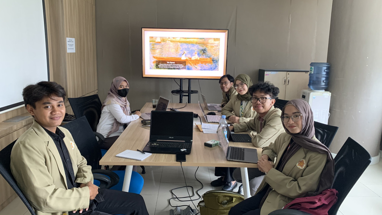 Muhammad Aditya Nugroho Sofyan (Social and Political Sciences), Alfian Husni Mubarok (Vocational College), Martin Andini (Economics and Business), Ratri Dwiyanti (Economics and Business), and Wahyu Fajar Nur Rohim (Law), with Alfath Bagus Panuntun El Nur Indonesia serving as the supervising lecturer.