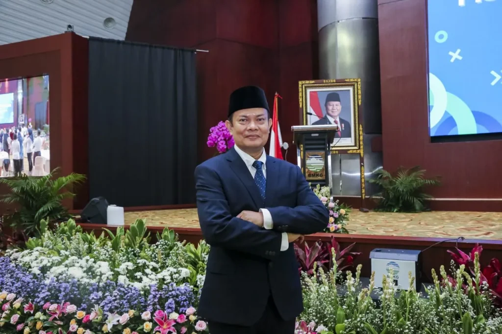 UGM Professor, Teuku Faisal Fathani, was appointed as the new BMKG Chief, pledging to strengthen disaster preparedness and climate resilience in Indonesia.