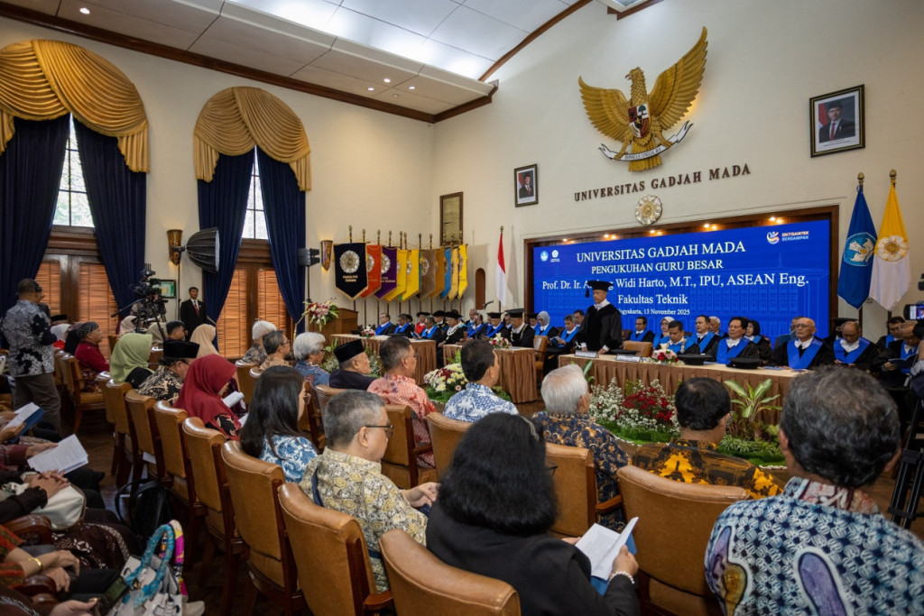 UGM inaugurates Andang Widi Harto as Professor of Advanced Nuclear Power Reactor Engineering, highlighting nuclear energy’s strategic future for Indonesia.