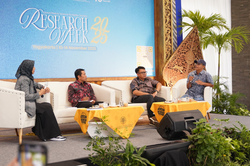 UGM academics highlight Indonesia’s democratic decline, as elections increasingly legitimize a party-elite oligarchy over substantive democracy.