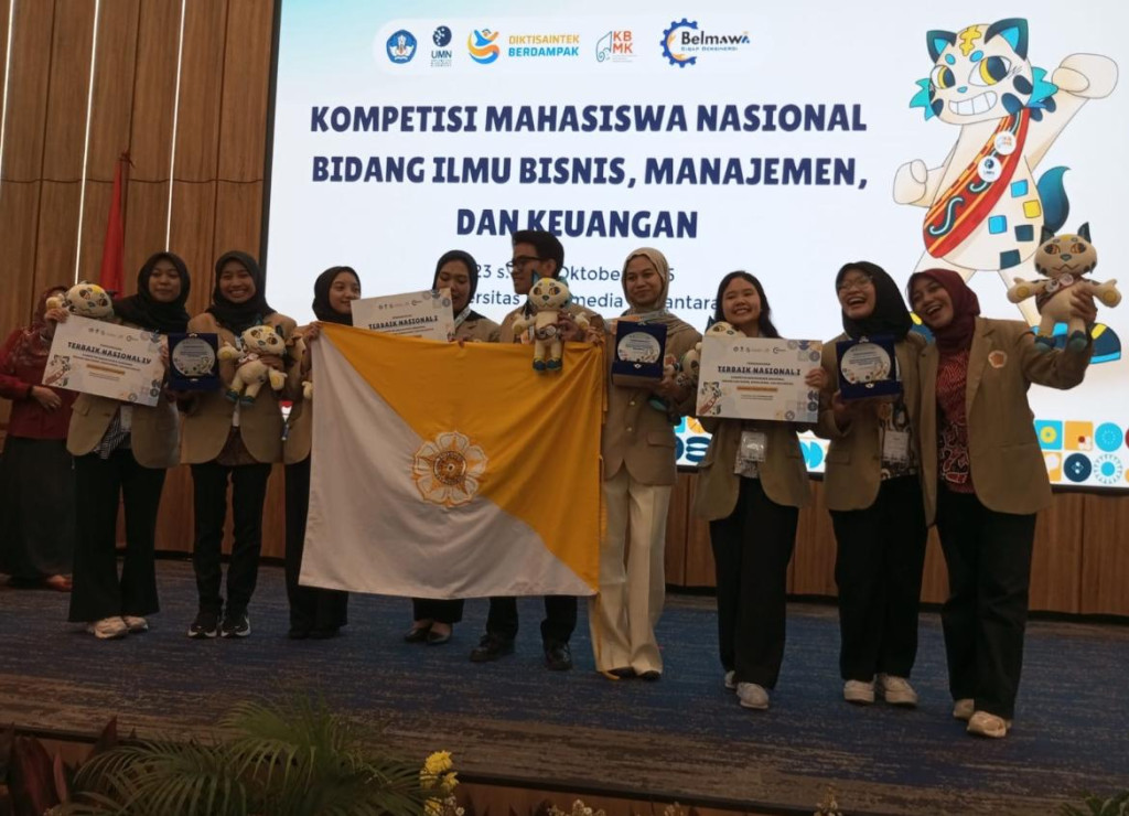 UGM Accounting students win First National Title at KBMK 2025 with innovative investigative audit analysis in government procurement cases.