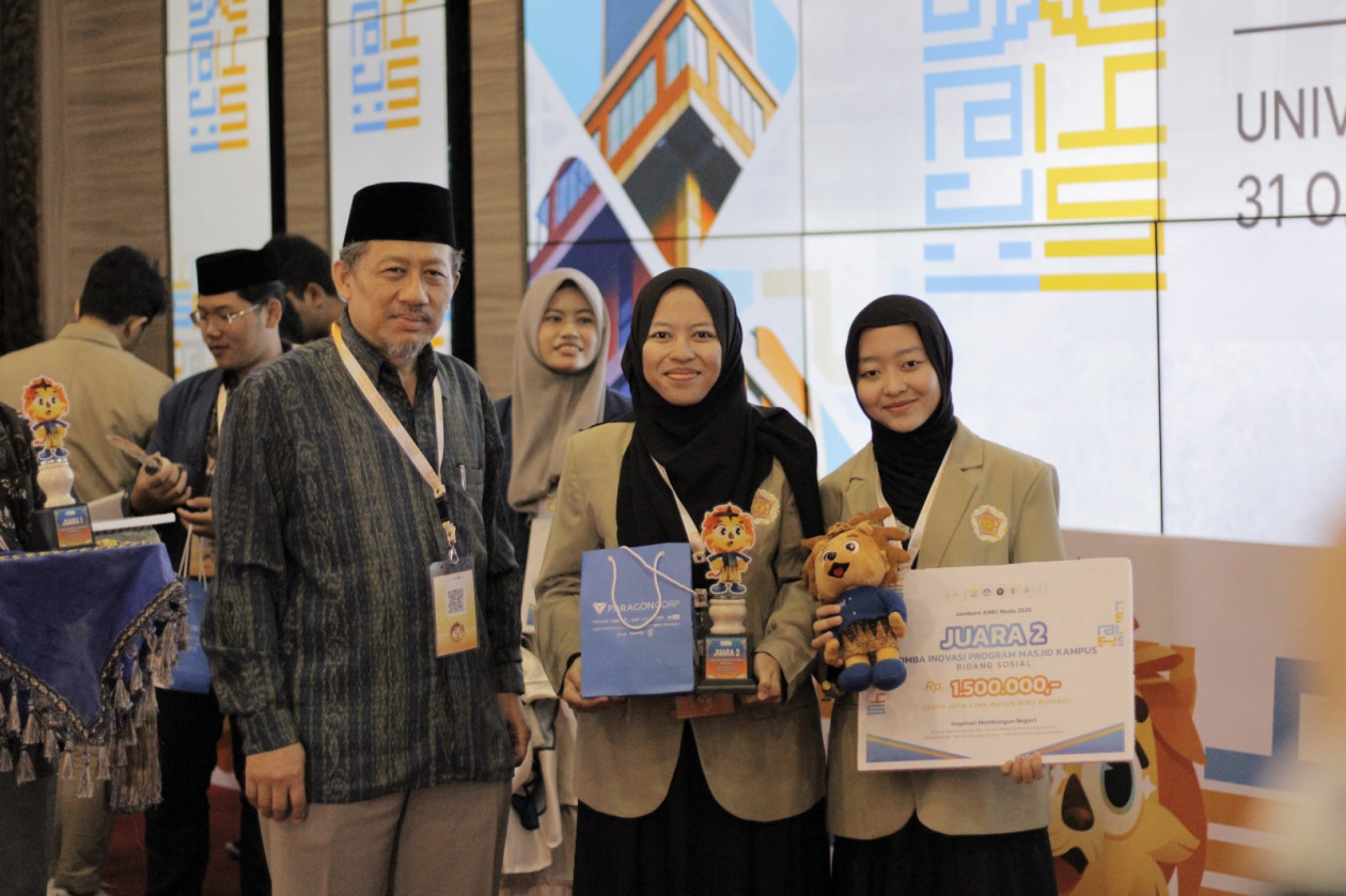 UGM’s Jama’ah Shalahuddin and Campus Mosque win overall champion at the 2025 AMKI Muda National Jamboree, earning eight awards across categories.