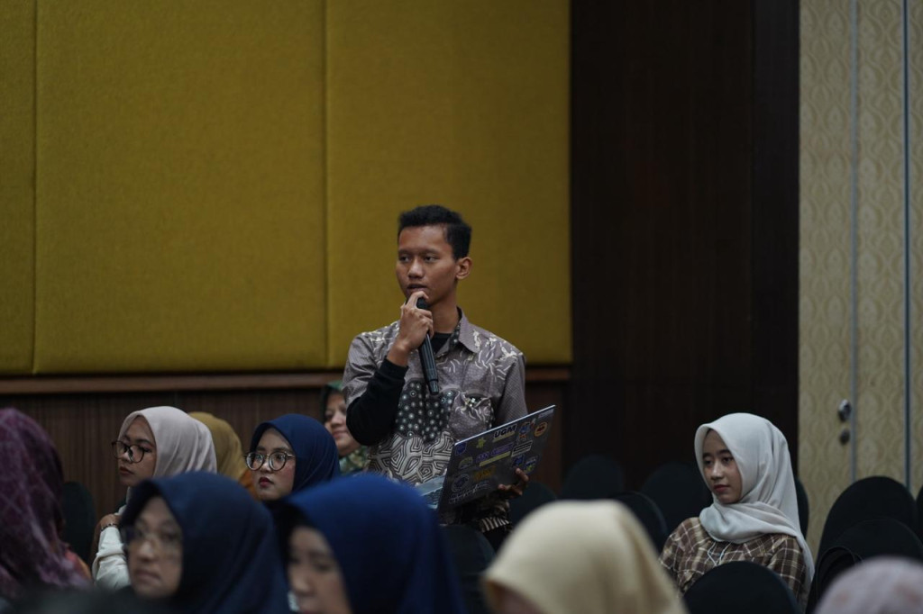 The 2025 launch of Equilibrium Magazine highlights Indonesia’s environmental challenges, energy transition issues, and the moral roots of the global Earth crisis.