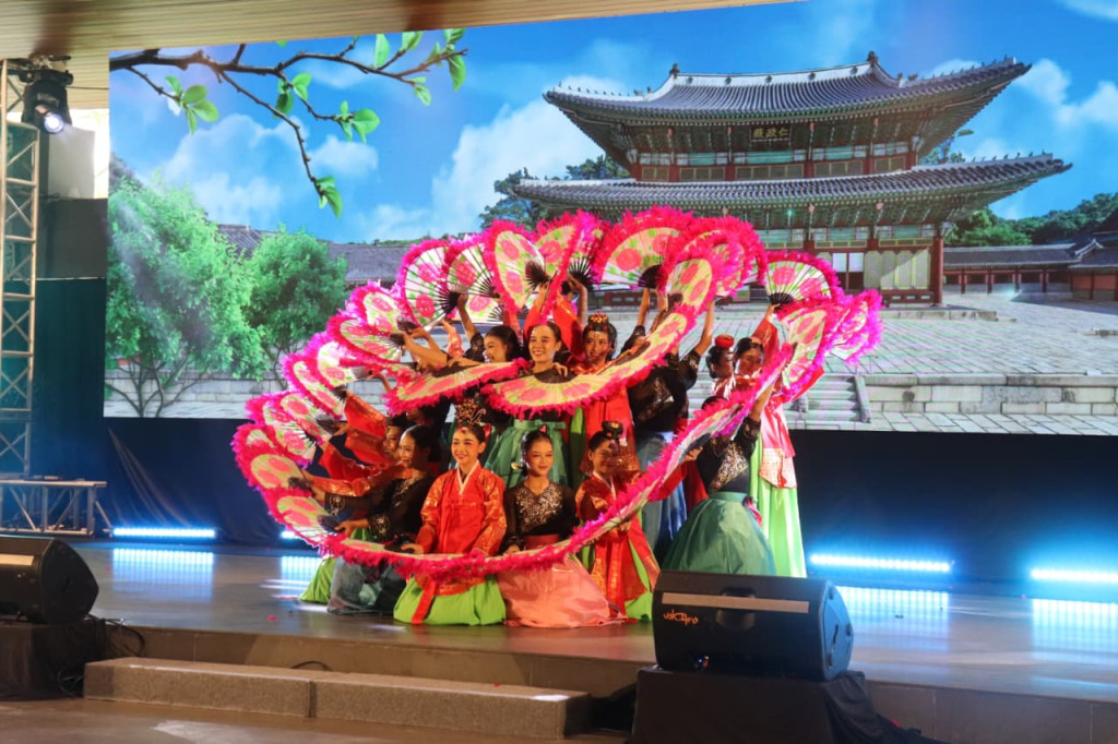 UGM celebrates the 20th Korean Day through the Festival Oullim Korea, highlighting cultural harmony between Indonesia and Korea through performances, hanbok experiences, and strong community participation.