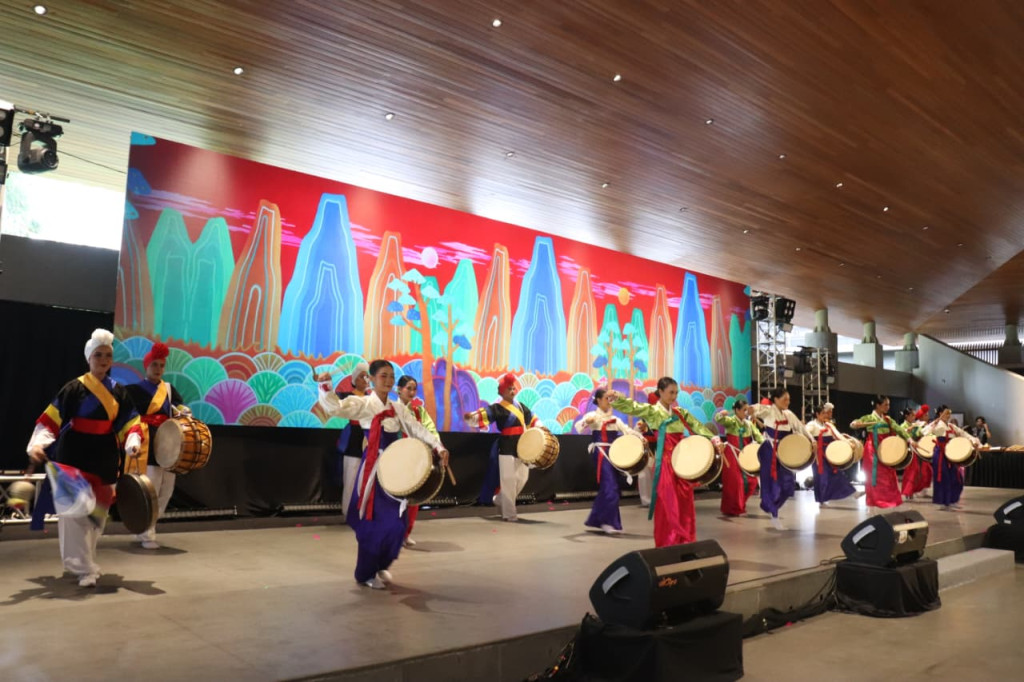 UGM celebrates the 20th Korean Day through the Festival Oullim Korea, highlighting cultural harmony between Indonesia and Korea through performances, hanbok experiences, and strong community participation.