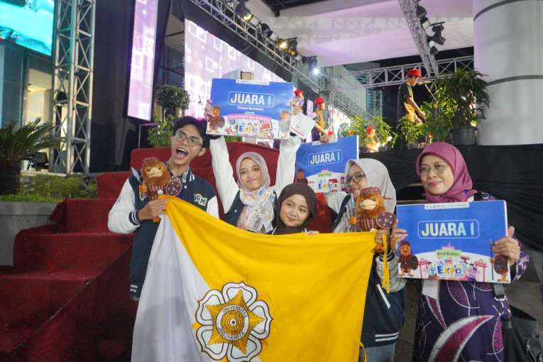 UGM students win three awards at the 2025 KMI Expo, showcasing leading innovations in culture, technology, and creative entrepreneurship.