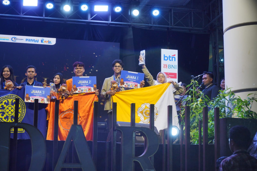 UGM students win three awards at the 2025 KMI Expo, showcasing leading innovations in culture, technology, and creative entrepreneurship.