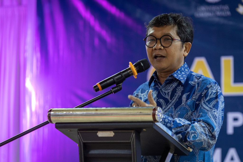 UGM and Kagama South Sulawesi strengthen collaboration at PIMNAS 38 through a gala dinner that highlights alumni support, student solidarity, and shared learning.