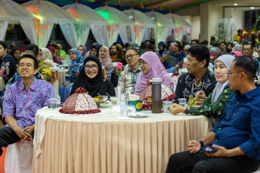 UGM and Kagama South Sulawesi strengthen collaboration at PIMNAS 38 through a gala dinner that highlights alumni support, student solidarity, and shared learning.