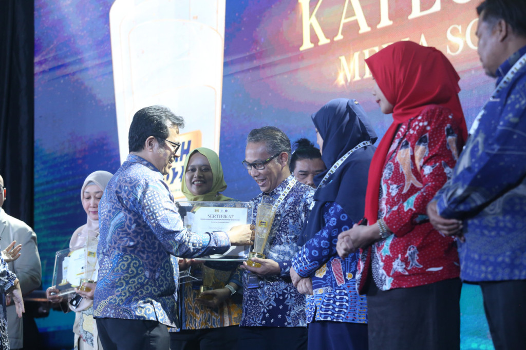 UGM secures two honors at the 2025 Public Relations Media Awards, reflecting strong public communication performance and commitment to impactful outreach.