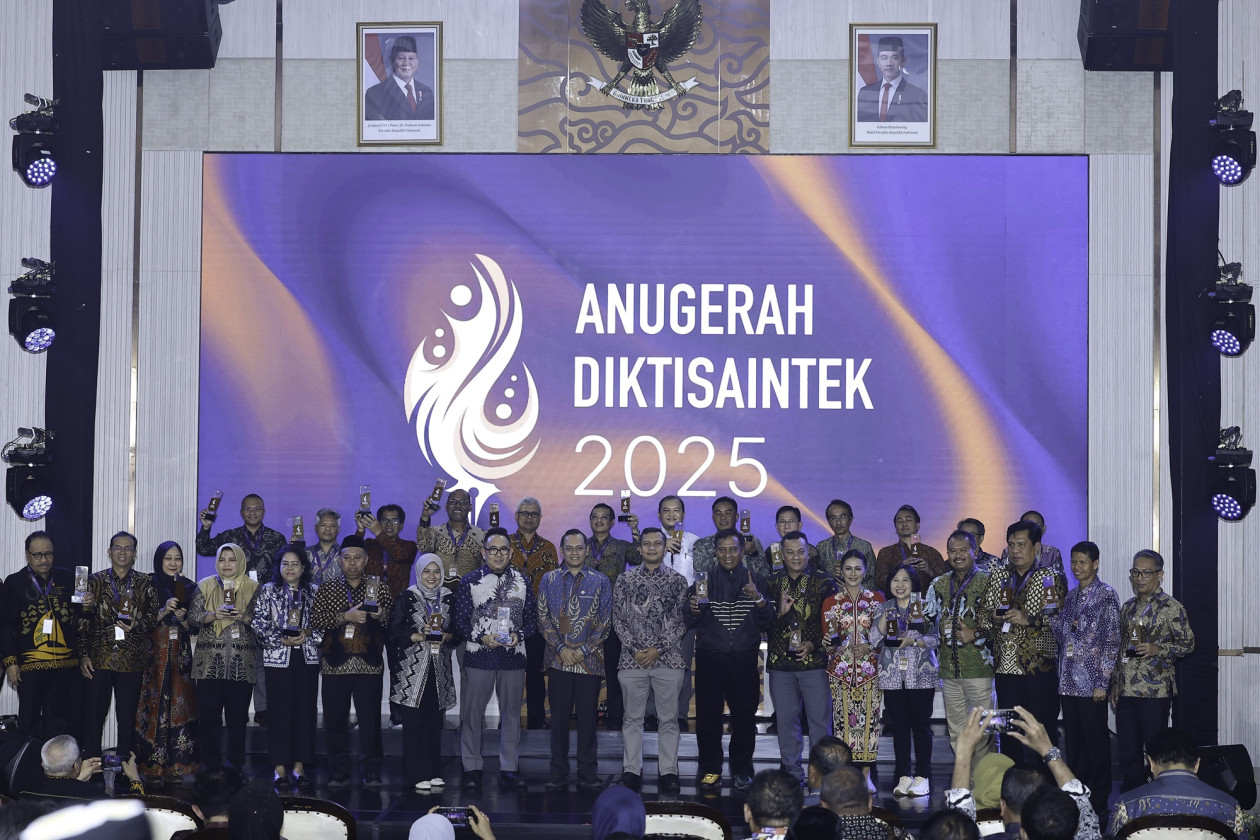 UGM secured 14 awards at the 2025 Diktisaintek Awards, recognising excellence in education, research, innovation, public relations, and cooperation.