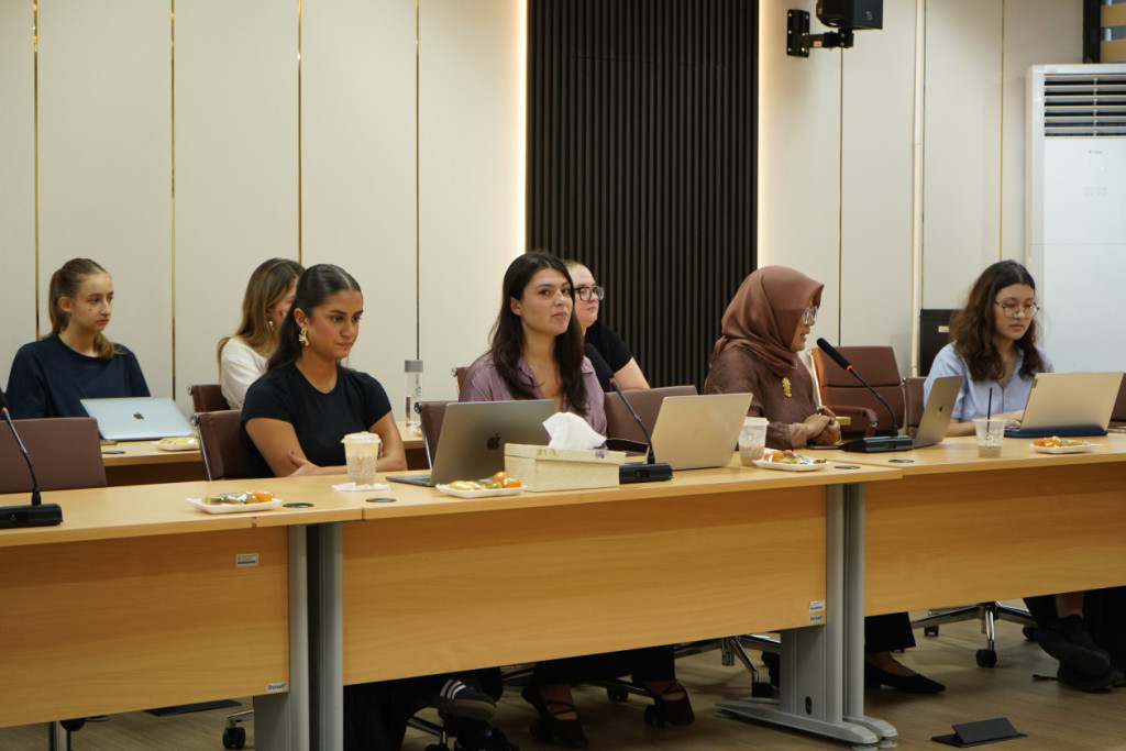 Timor-Leste’s Ambassador to ASEAN shares her country’s long diplomatic journey toward joining ASEAN at an Ambassadorial Lecture at UGM.