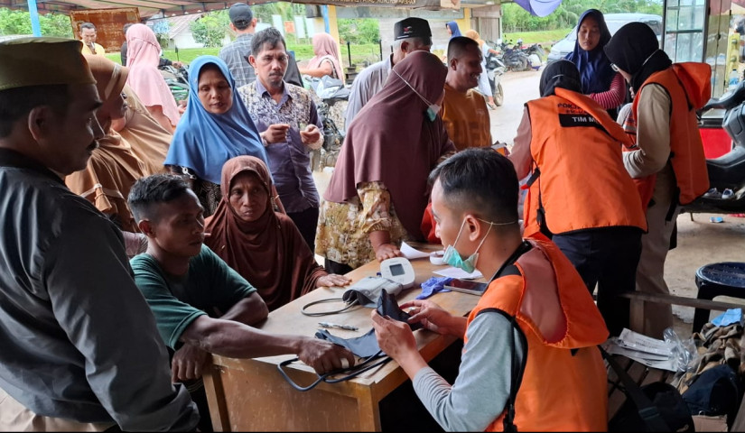 Post-disaster ARI cases surge as a UGM pulmonologist warns children and the elderly are most at risk and urges preventive measures in affected areas.