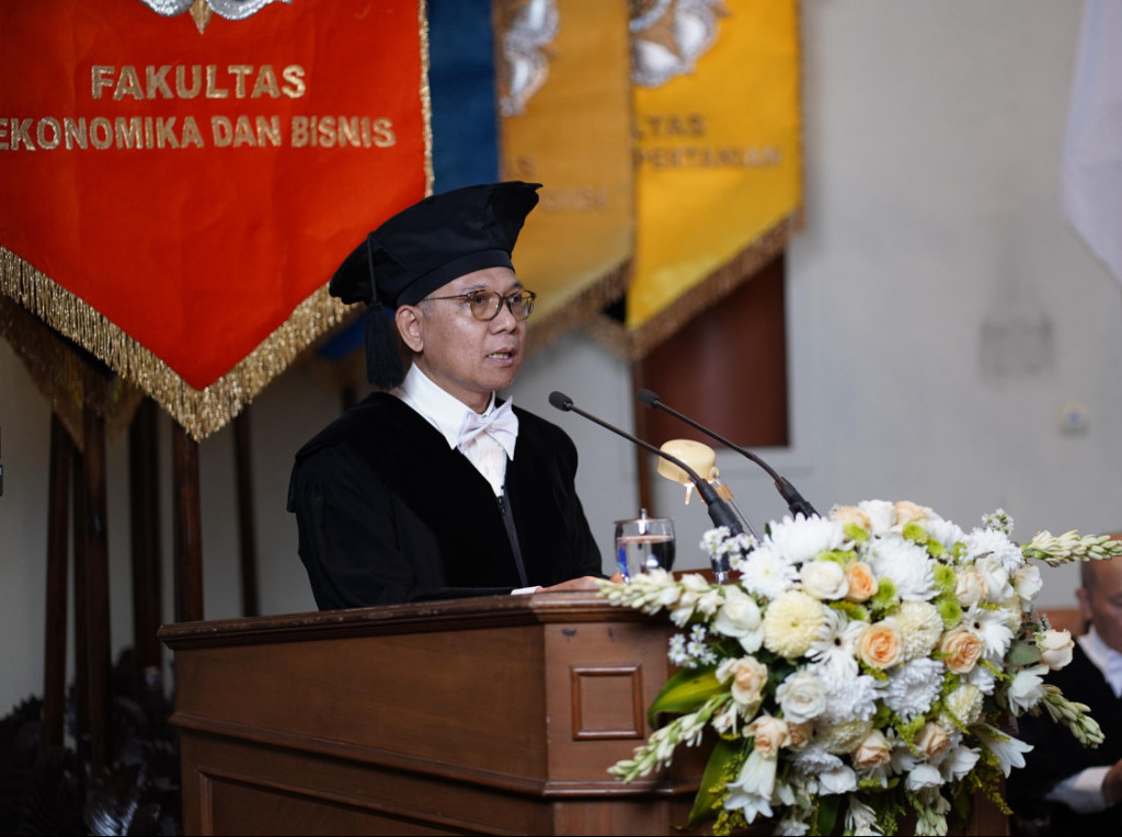 UGM Professor Amin Wibowo outlines key leadership traits of Millennials and Gen Z, emphasizing sustainability, collaboration, and inclusivity in the workplace.