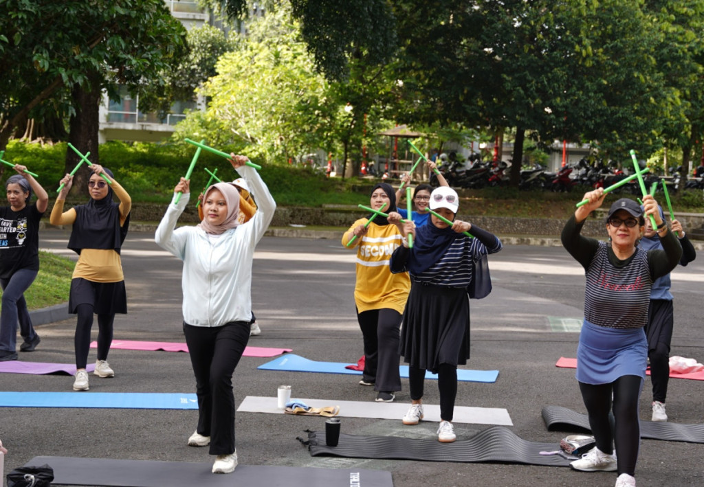 UGM employees joined a Pound Fit session to stay healthy and energized, supporting an active lifestyle through campus health initiatives