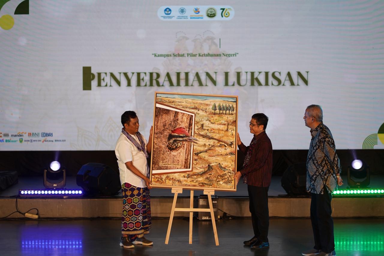 UGM, Kagama, and LPS raised Rp2.3 billion in donations to support victims of floods in Aceh, North Sumatra, and West Sumatra.