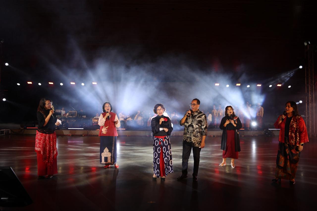 UGM, Kagama, and LPS raised Rp2.3 billion in donations to support victims of floods in Aceh, North Sumatra, and West Sumatra.