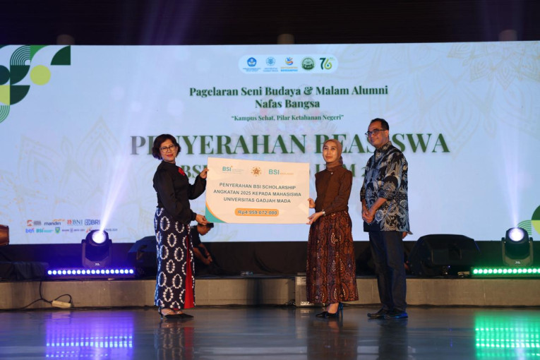 UGM, Kagama, and LPS raised Rp2.3 billion in donations to support victims of floods in Aceh, North Sumatra, and West Sumatra.