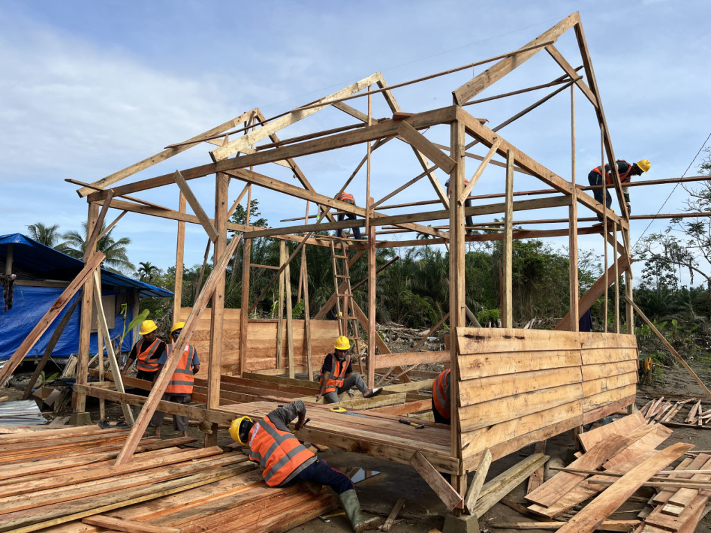 UGM strengthens post-flood recovery in North Aceh by building 100 temporary shelters while empowering residents through construction skills training