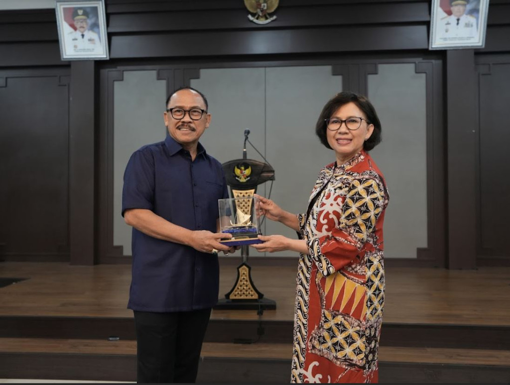 UGM and the West Sulawesi Provincial Government sign an MoU to strengthen education, affirmative pathways, and human resource development.