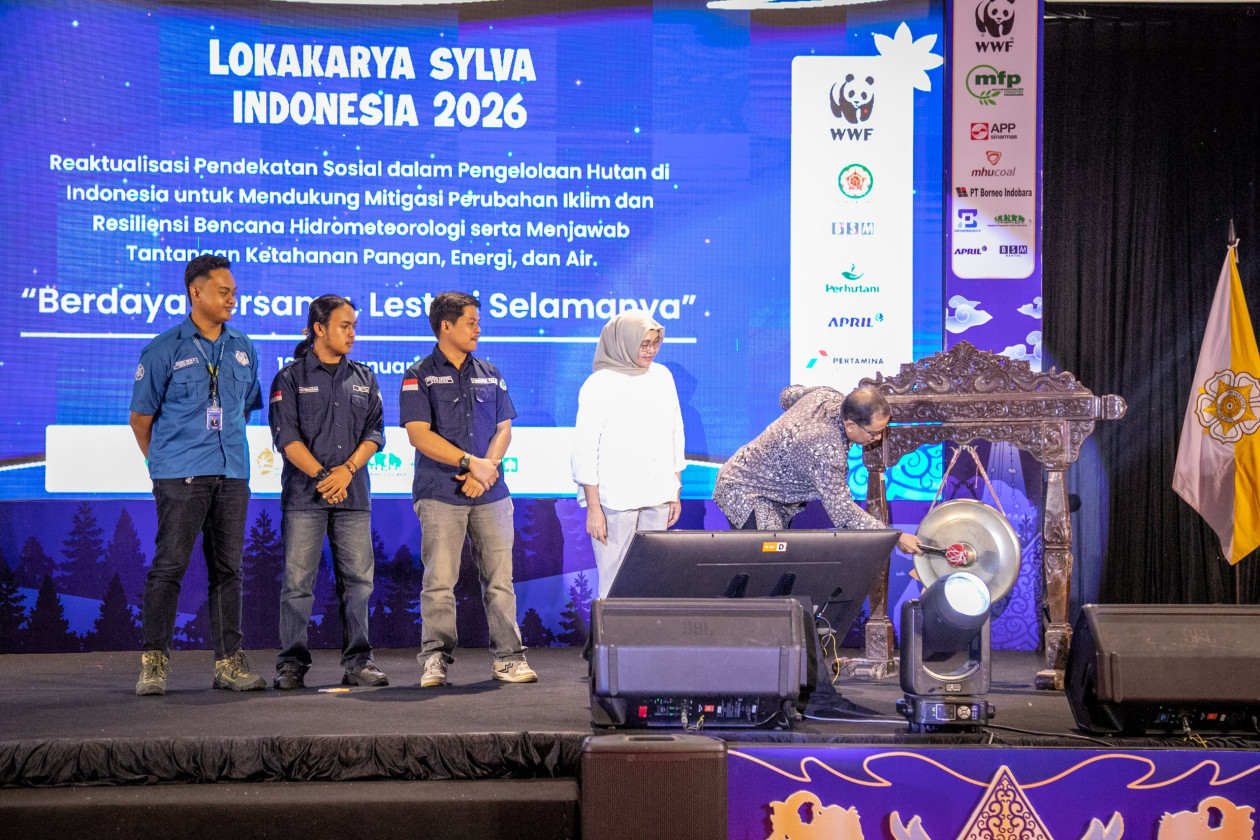 UGM academics highlight the importance of social approaches in forest management to strengthen climate mitigation, disaster resilience, and community welfare.