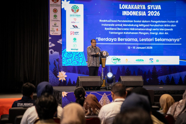 UGM academics highlight the importance of social approaches in forest management to strengthen climate mitigation, disaster resilience, and community welfare.